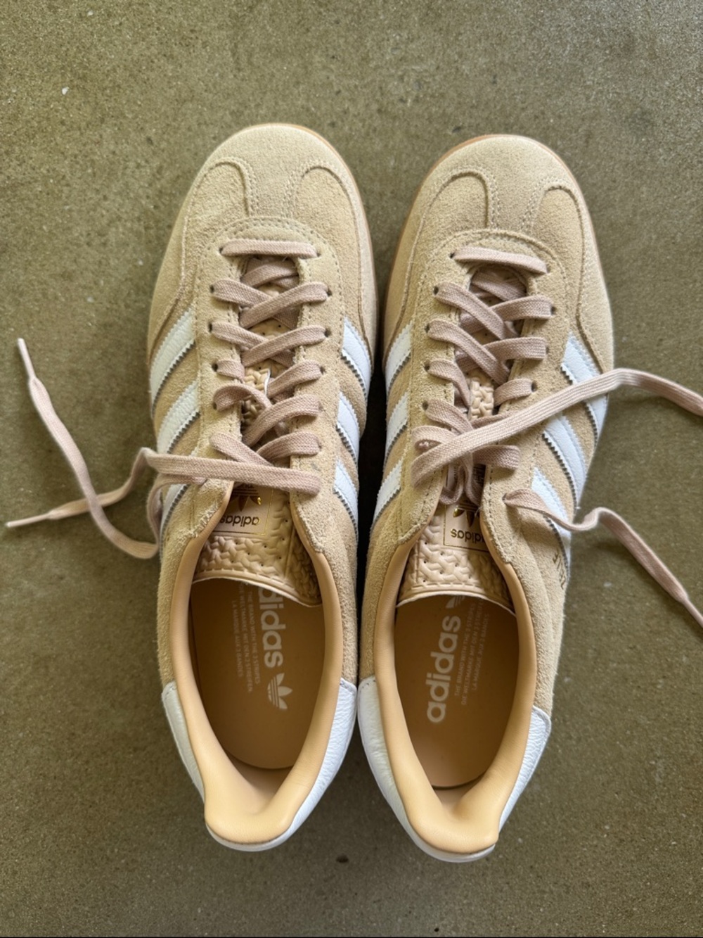 adidas Gazelle Women's Beige Suede Sneakers with White Stripes NEVER WORN
